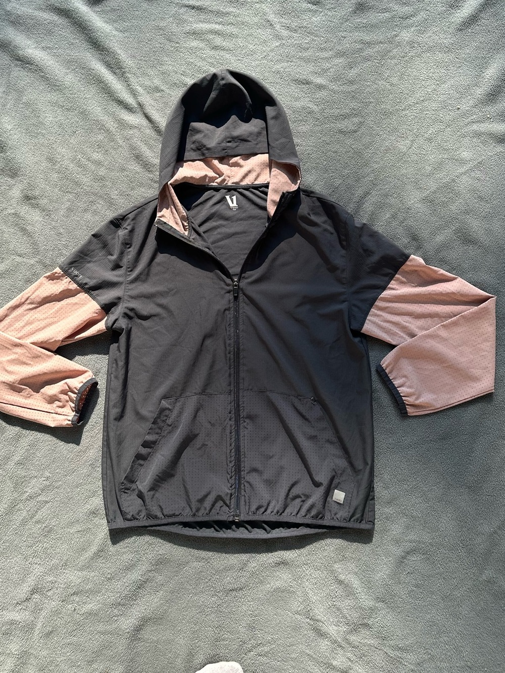 Vuori Woman’s Large WindBreaker in Like New Condition